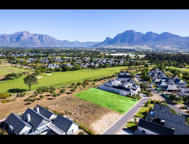1,299M² VACANT LAND FOR SALE IN PEARL VALLEY GOLF & COUNTRY ESTATE